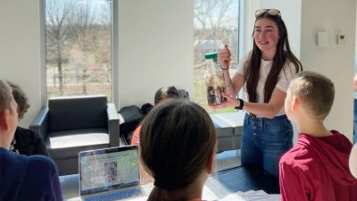 Everyone is Learning: Graduate students practice science communication with fifth grade field trip
